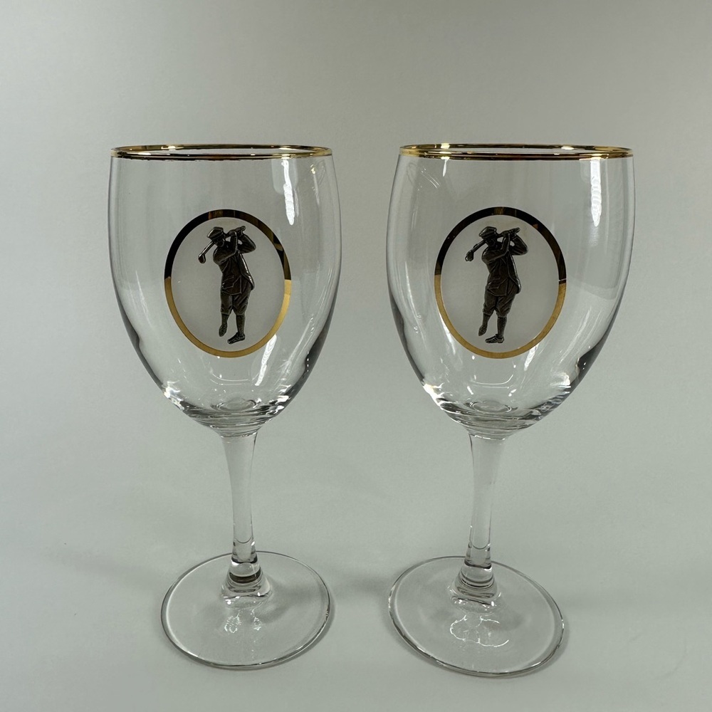 NWB RAWCLIFFE Nineteeth Hole 19th Golf Wine Glasses Set Of 2 GOLFER